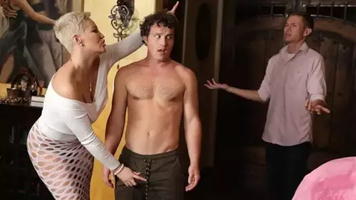 الام الممحونة تسيطر على كل شيء وتنيك صديق ابنها افلام سكس مترجم