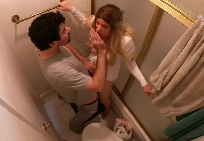 سكس اخوات في الحمام