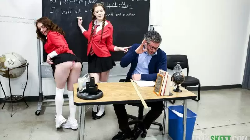 أستاذ غاضب ينيك طالبات مشاغبات – سكس في المدرسة