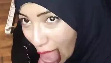 جزئرية تحلب الزب بحترافية – سكس عربي