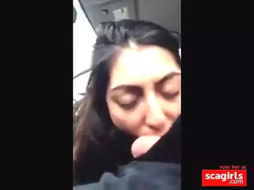 رضع وبلع الزب في السيارة