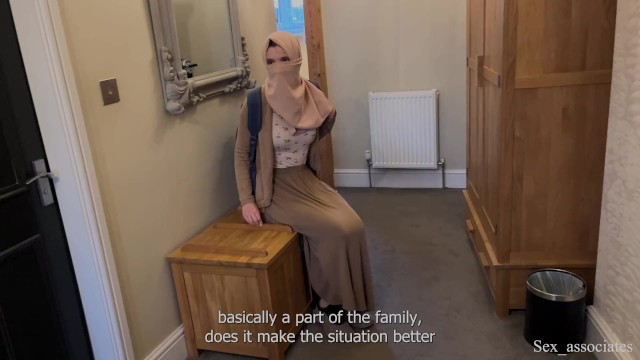 مصرية في امريكة تسافر مع إبن زوجها ويحجز غرفة واحدة – سكس مصري