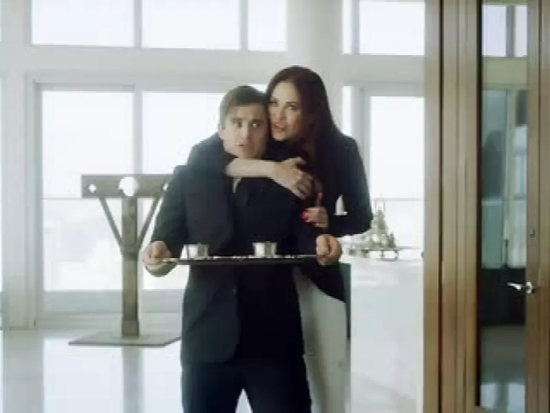 مايتلاند وارد تتحدى Bridgette B في فيلم سكس جماعي