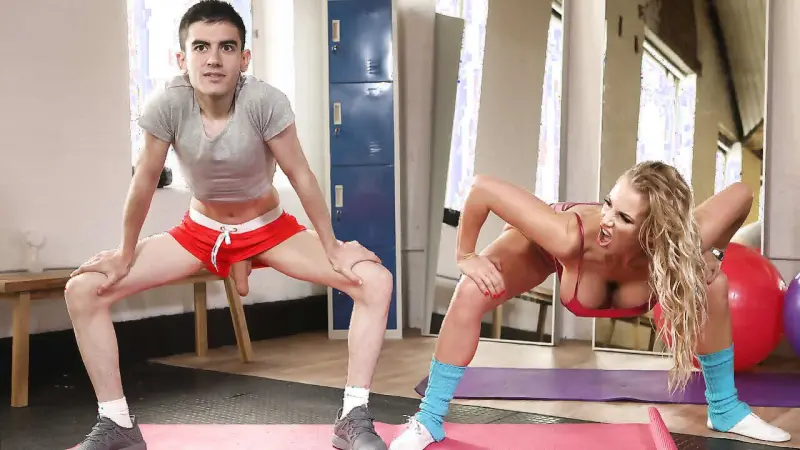 لدى جوردي إل نينيو بولا زوجة أب مثيرة للغاية